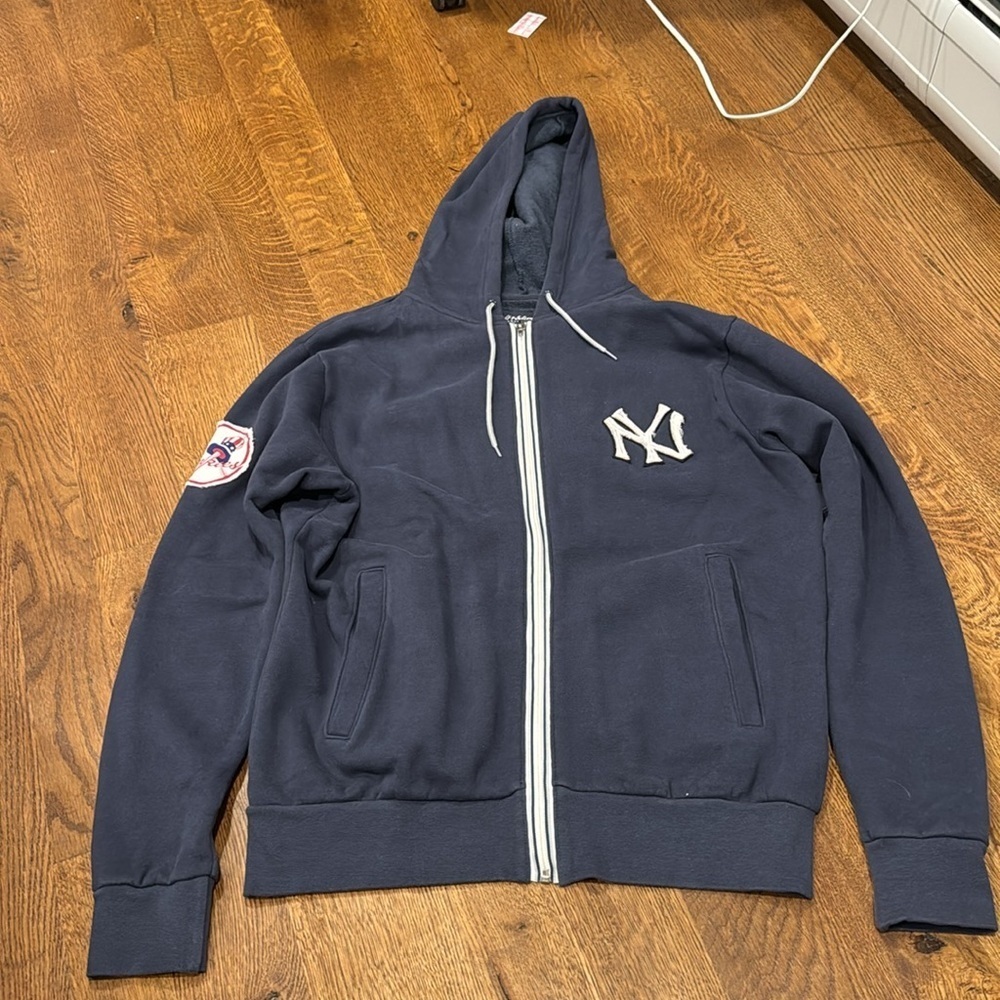 NWT Wright and Ditson Men’s NY Yankees Sweatshirt Blue and White Size Large